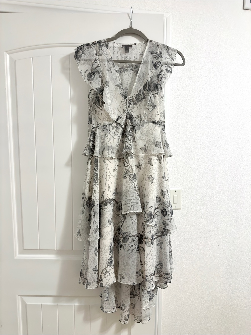 Chelsea28 White Floral Dress size XS